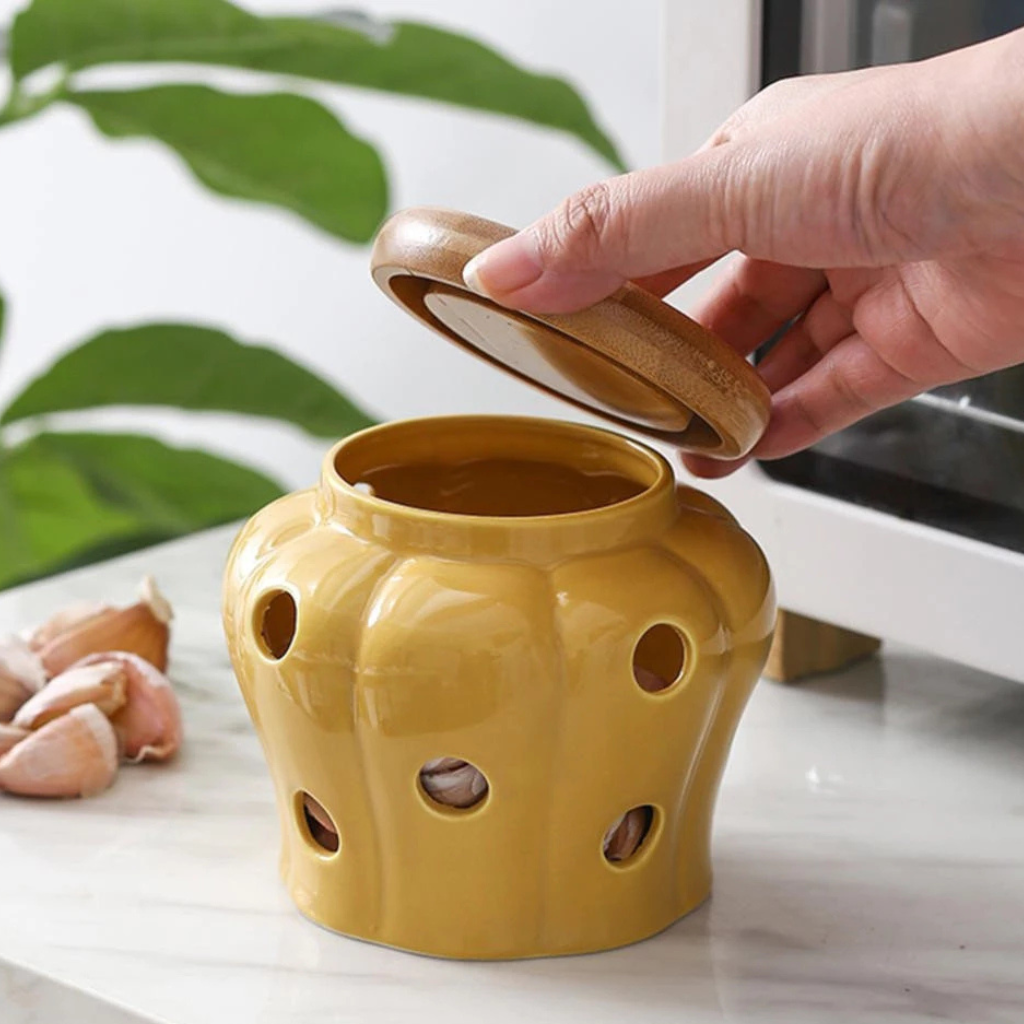 Porta Alho Cerâmica Tampa Bambu Encanto