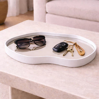 Bandeja Espelhada Decorativa Orgânica 38x26cm – Couro Ecológico Premium