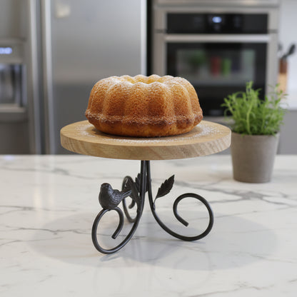 Suporte Rústico para Bolo em Madeira Pinus e Ferro com Pássaro Decorativo | Boleira Artesanal 24cm
