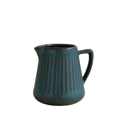 Conjunto Bule e Leiteira em Cerâmica Artesanal Frisada – Estilo Rústico para Café, Chá e Mesa Posta