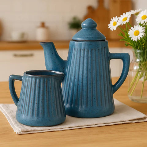 Conjunto Bule e Leiteira em Cerâmica Artesanal Frisada – Estilo Rústico para Café, Chá e Mesa Posta