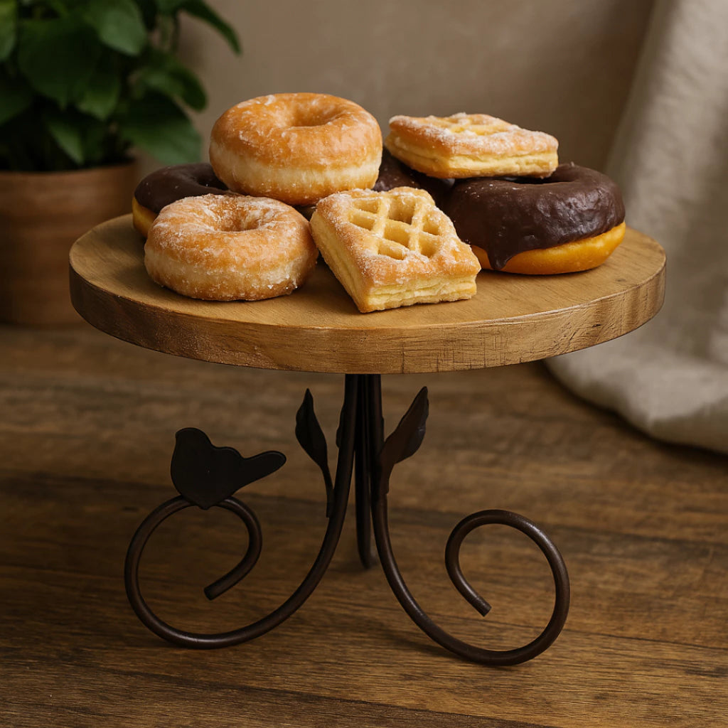 Suporte Rústico para Bolo em Madeira Pinus e Ferro com Pássaro Decorativo | Boleira Artesanal 24cm