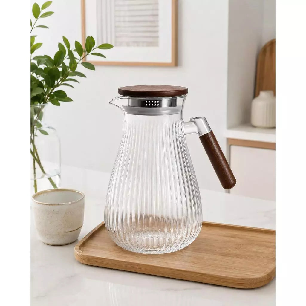 Jarra de Vidro Borossilicato 1,8L com Tampa e Filtro em Inox – Elegância para Bebidas Quentes e Frias