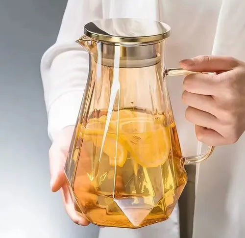 Jarra de Vidro Borossilicato Âmbar 1,6L com Tampa em Inox – Design Premium para Bebidas Quentes e Frias