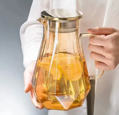 Jarra de Vidro Borossilicato Âmbar 1,6L com Tampa em Inox – Design Premium para Bebidas Quentes e Frias
