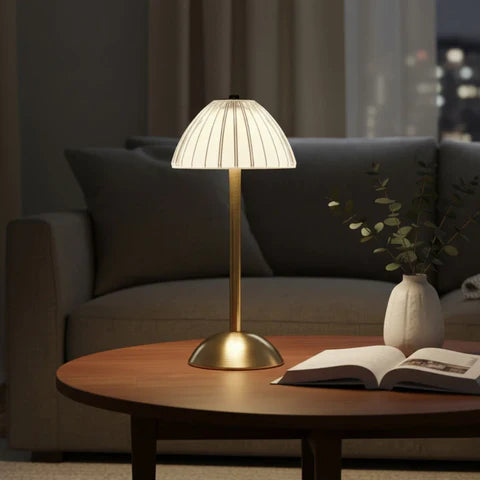 Abajur de Mesa Dourado com Cúpula Housee