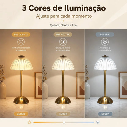 Abajur de Mesa Dourado com Cúpula Housee