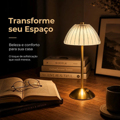 Abajur de Mesa Dourado com Cúpula Housee